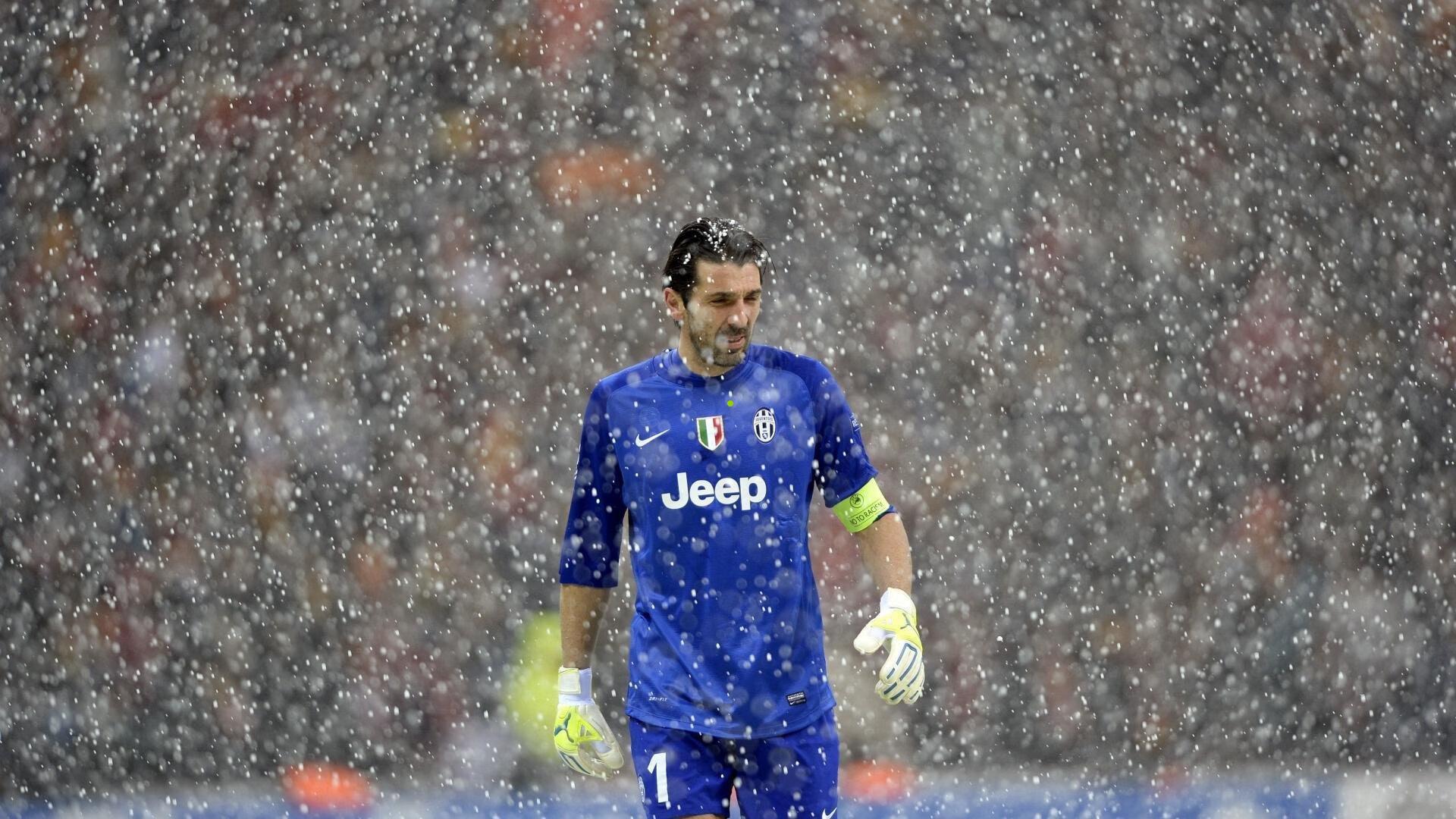 法尔克独家揭秘，于帕梅卡诺续约拜仁为首选，巴黎皇马虎视眈眈