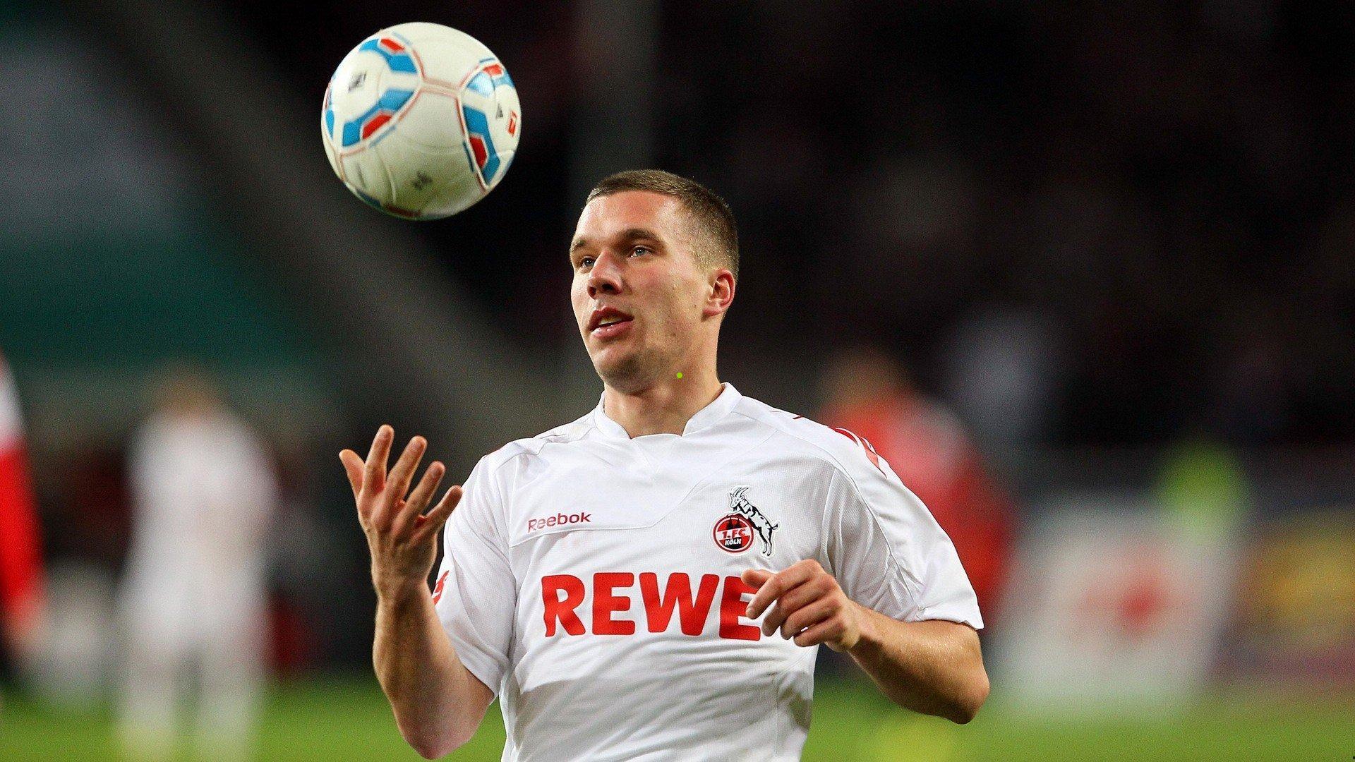 多库自称梅西引爆足坛争议,球迷惊呼,此举是否太过疯狂?